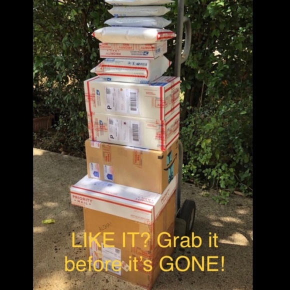 ♻️ 1/2 Off ALL 3+ Bundles of PRE-LOVED Clothes, Shoes & Purses!! ♻️ - Picture 3 of 17